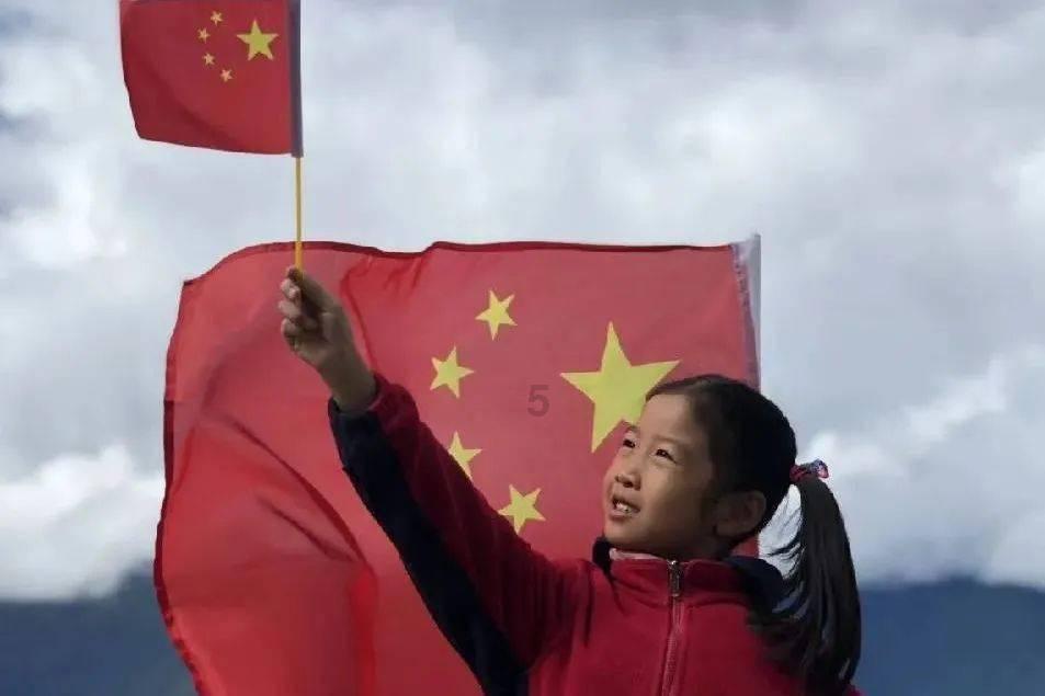 电鱼的两根竹竿上都要绑上铜线吗？是不是准备两根一样长的竹竿一头铜线连接网兜，一头连接电针再把两根线游戏画面