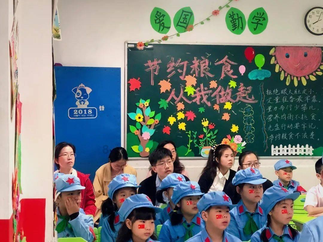 德云八队团建照片曝光，队员跟风烫头，亲密取笑大放送！